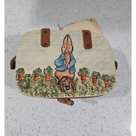 Longaberger 1988 Kiddie Purse 7 x 5 x 3.5 Peter Rabbit Hand Painted - Picture 2 of 8